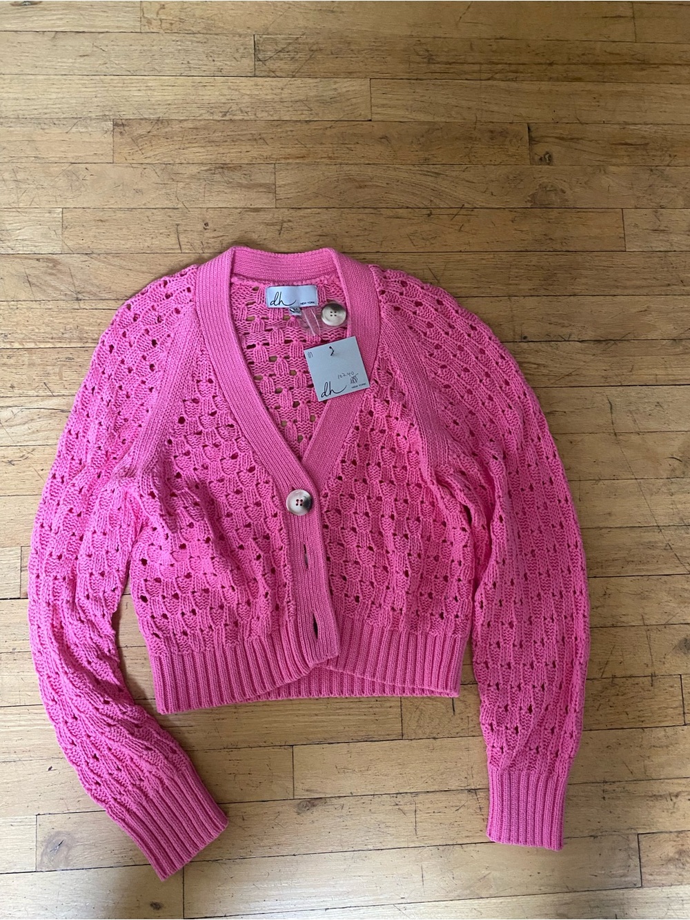 Dh pink sweater. Gorgeous!! New with tags!!! Size medium.